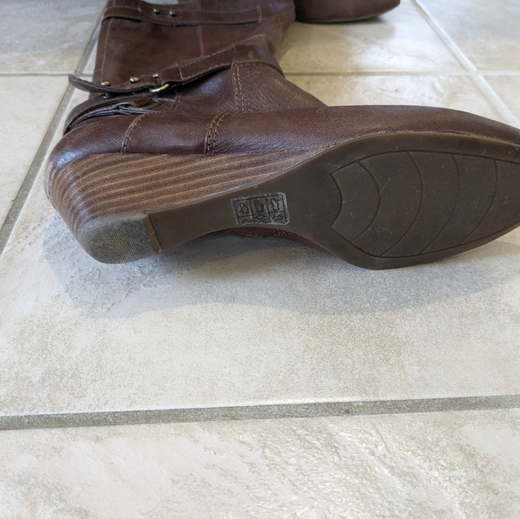 Brown leather knee high boots - Picture 4 of 4